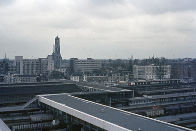 801585 Overzicht van het N.S.-station Utrecht C.S. te Utrecht, vanaf de kantoorgebouwen aan het ...